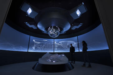 Cabinas de reducción de ruido para proyectores de interior instaladas en la experiencia del Museo 007 Elements, en Austria.